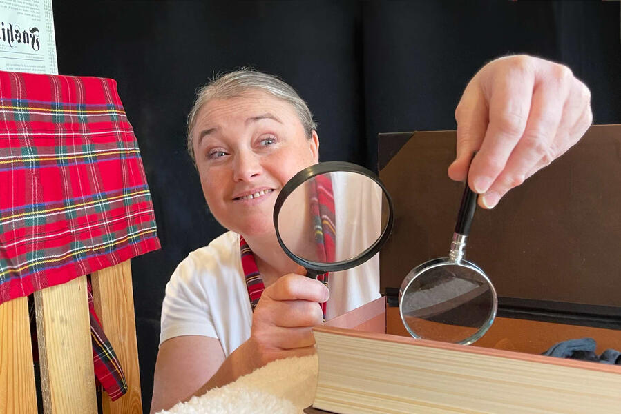Spectacle en direct pour les centre de loisirs avec l'enquête de la comédienne Aurore avec Lisbeth Mac Matick