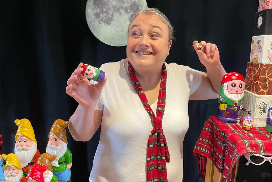 Lisbeth Mac Matick Enquête interactives avec Lisbeth Mac Matick, le spectacle sur les thème des agents secrets.