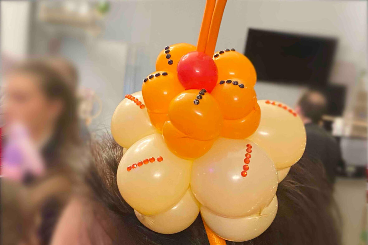 Ensemble de sculptures sur ballons multicolores réalisées pour une animation tout public.