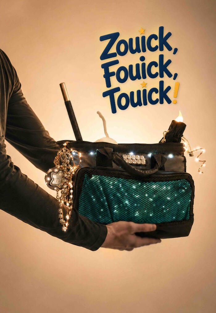 Zouick, Fouick, Touick ! Affiche du spectacle de Monsieur Fred, entouré de tous ces accessoires imaginaires et de souvenirs remplie d'émotion